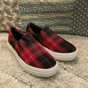 🌟NEW🌟Soda Slip on red black ♥️ 🖤 plaid memory foam